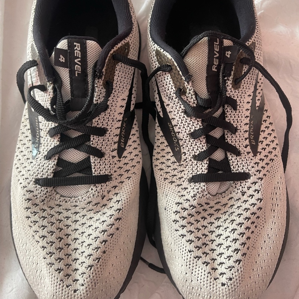 Brooks Revel 4 running shoes